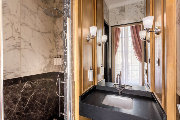 Bathroom 2, Merveil Signature Suite - Marais Braque, Paris