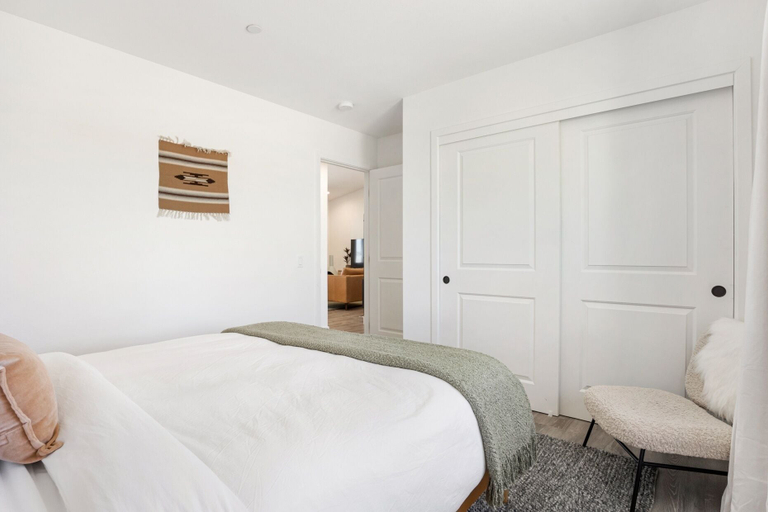 Room 4, Yucca Mesa House - Modern Desert Chic 3 Bedroom Home by RedAwning, San Bernardino