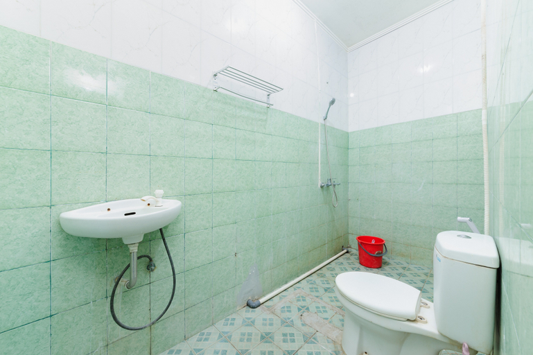 Bathroom 4, Urbanview Ava Guest House Goa Gong, Badung