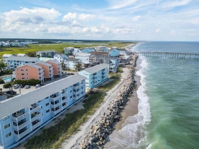 Beach 2, A Little Shore Thing 1 Bedroom Condo by RedAwning, New Hanover
