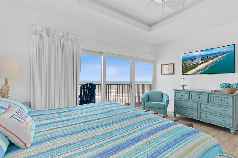 Room 2, Aquarius Penthouse #1 3 Bedroom Condo, Cameron