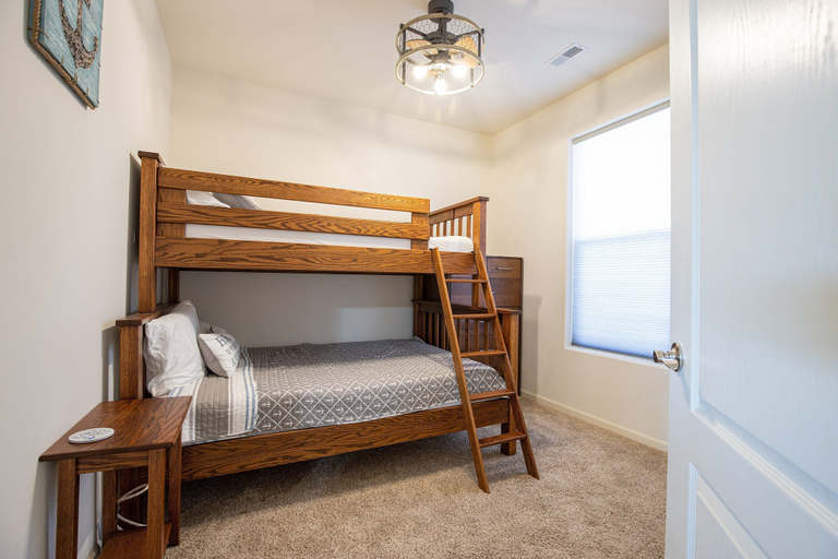 Room 3, Island Life! Amazing Balcony-views-pool and Patio, Camden