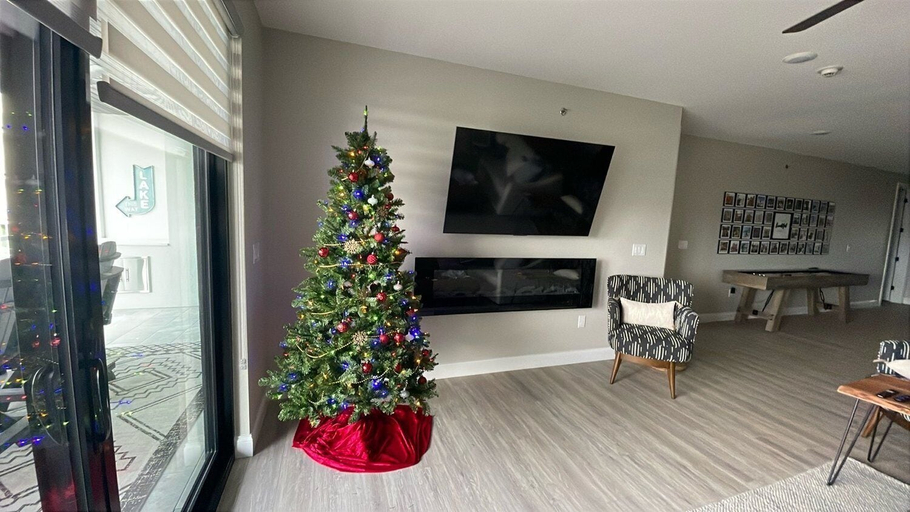 Interior 4, Topsider Condo w/ Stunning Lake Views, Shuffleboard & King Beds, Camden