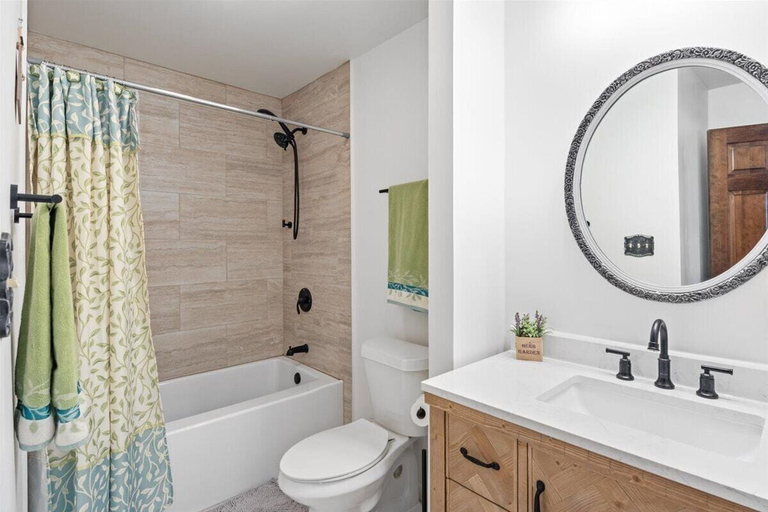 Bathroom 5, 17 Lakefront Acres, Private Dock, Firepit, Pool Table, Kayaks, Fishing, Camden