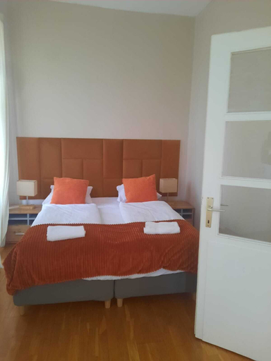 Room, Bright 2BR Apartment Near Main Sights, Wien