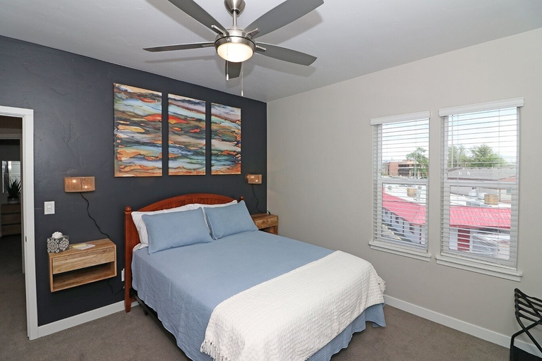 Room 5, Modern Ascend 2 Bedroom Townhouse, Mesa