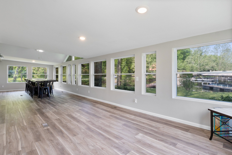 Room 3, New! 2 Homes-firepit, Hot Tub, Huge Yard and Dock, Morgan