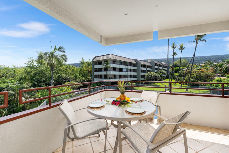 Outdoor dining 5, 2br, 2BA Condo Across From Magic Sands Pool, AC, Tennis & Bbqs - Vrkcv, Hawaii