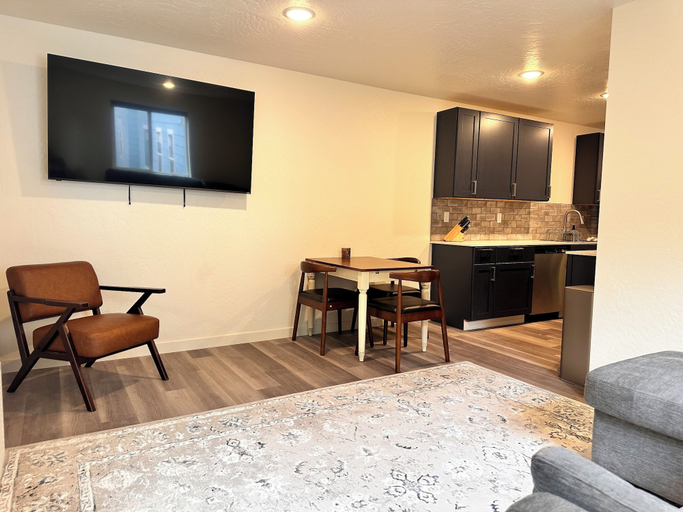 Living area 4, 4th St. Flats, Latah
