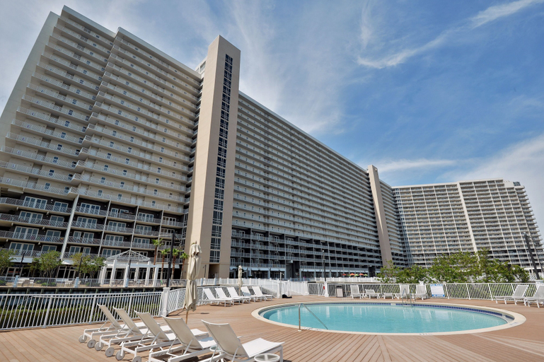 Pool 4, Laketown Wharf 2123 3 Bedroom Condo, Bay
