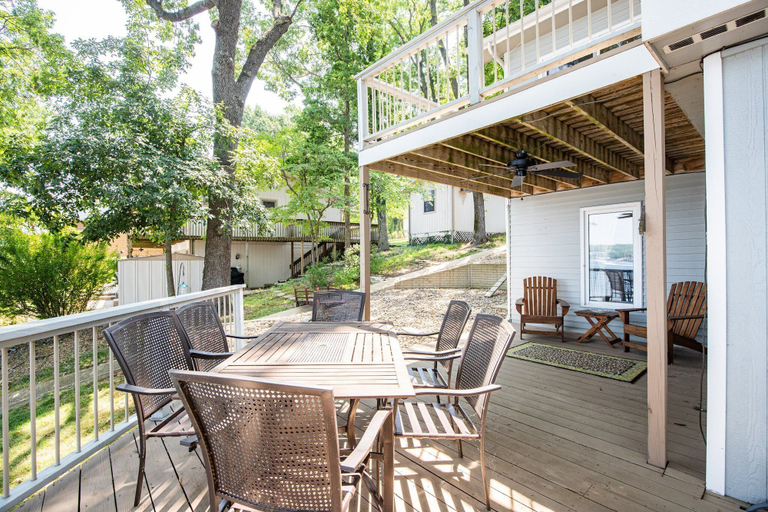 Outdoor dining 4, Unforgettable Views & Lakefront Firepit Nights, Camden