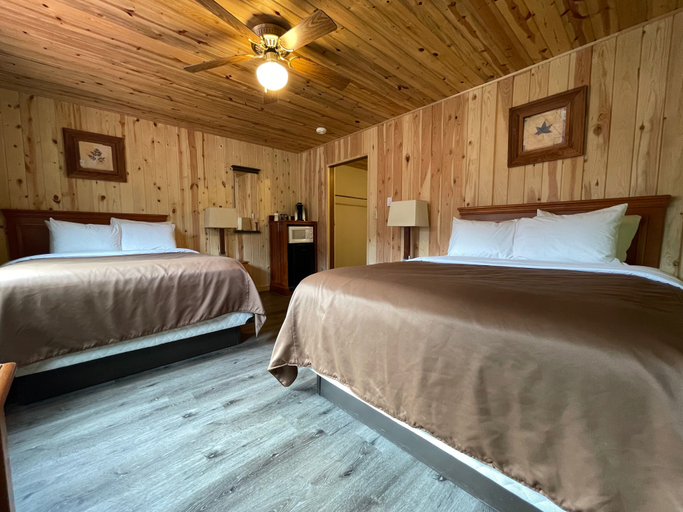 Bedroom 2, Four Seasons Lodge, Rio Grande
