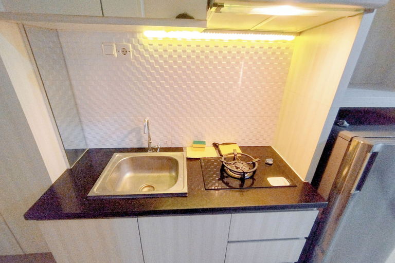 Private kitchen 2, Purple Touch Studio At Orchard Supermall Mansion Apartment, Surabaya