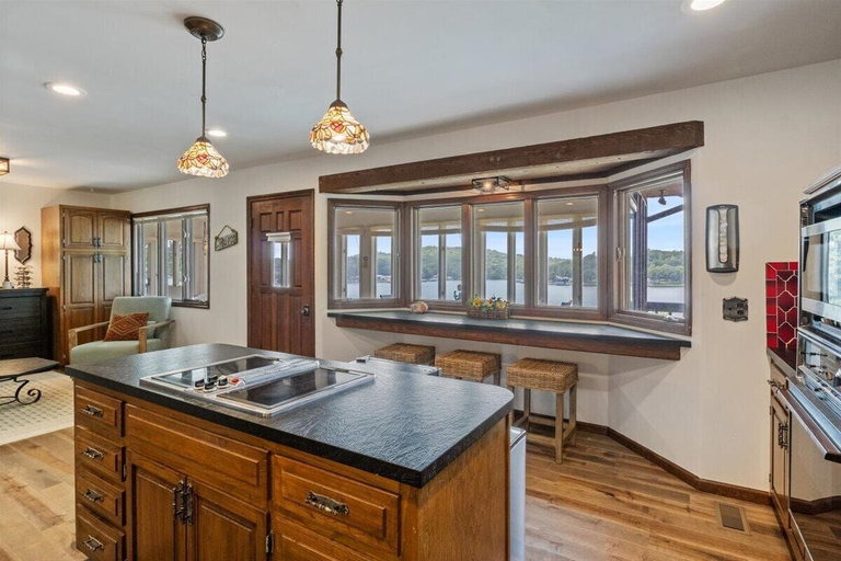 Private kitchen 4, 17 Lakefront Acres, Private Dock, Firepit, Pool Table, Kayaks, Fishing, Camden