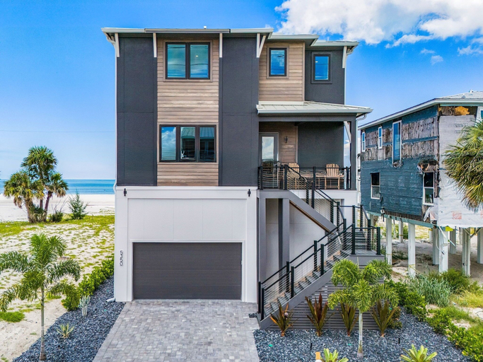 Exterior 4, 5350 Chasing Sunshine: 5bd/4.5ba Pool Home! 5 Bedroom Home, Lee