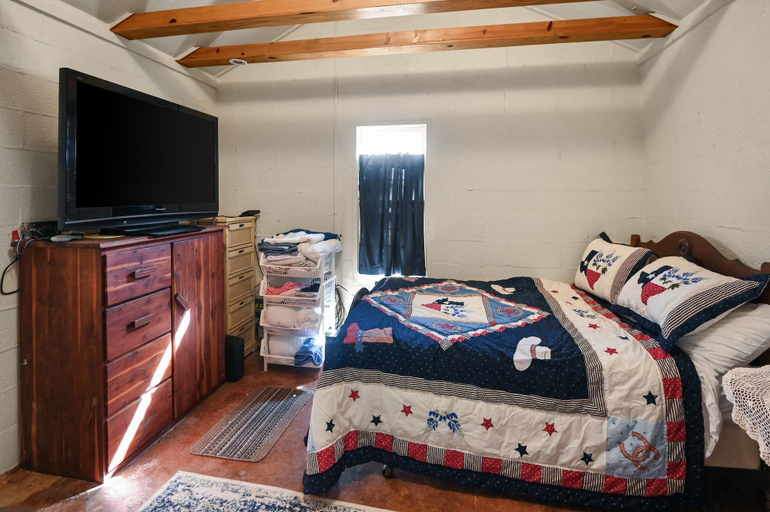Room 3, Stein Haus Ranch 4 Bedroom Home by RedAwning, Llano