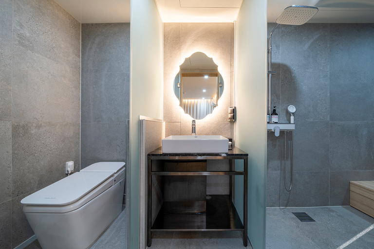Bathroom, Chuncheon Brown Dot, Chuncheon