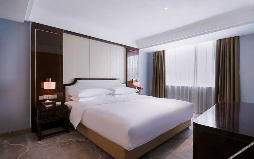 Bedroom 2, Vienna Hotel (People's Square Store, Jianguo Road, Korla), Bayin'gholin Mongol