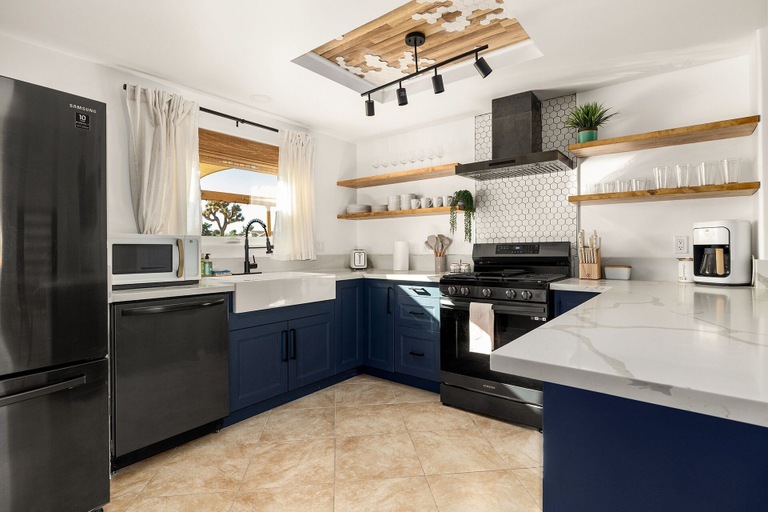 Private kitchen 2, Modern Desert Escape - Fire Pit, Bbq And Design! 3 Bedroom Home by RedAwning, San Bernardino