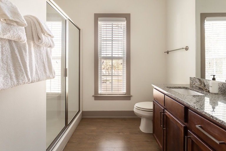 Bathroom 5, Kasa Southside Wilmington, New Hanover