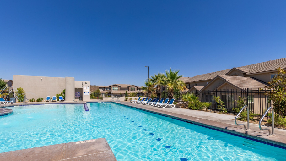 Pool 4, Poolside 3 Bedroom Apts by RedAwning, Washington