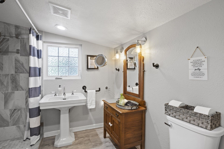 Bathroom 2, 1929 Wash House 1 Bedroom Cottage, Gillespie