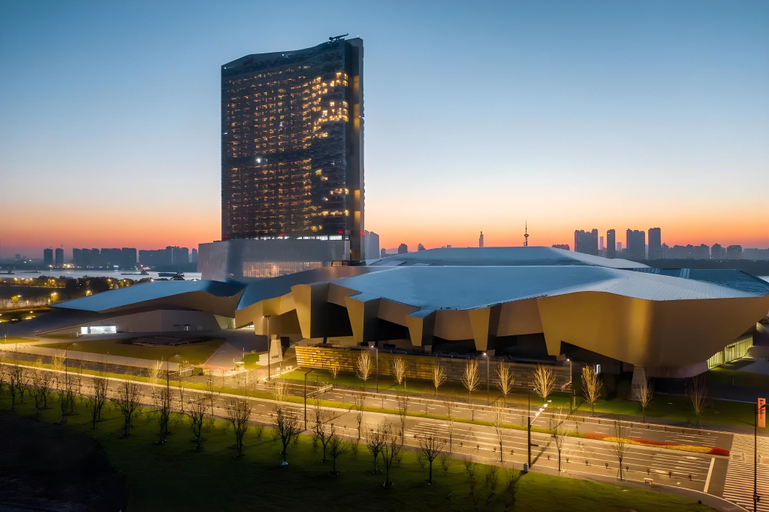Exterior & Views