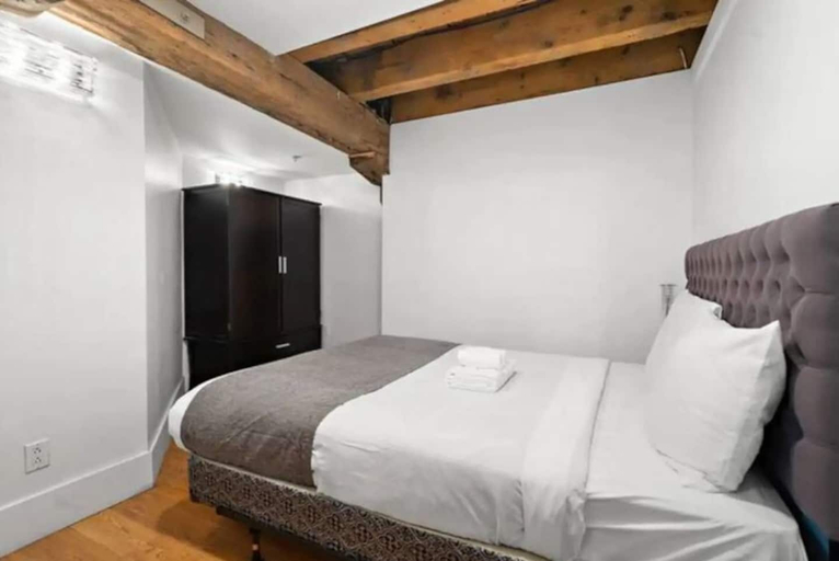 Room 3, Le Moyne-Heritage, Montréal