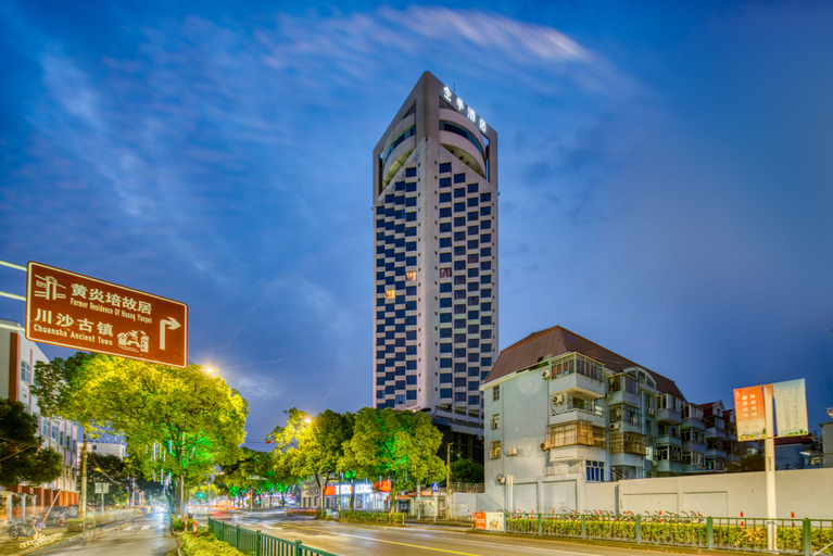 Exterior & Views