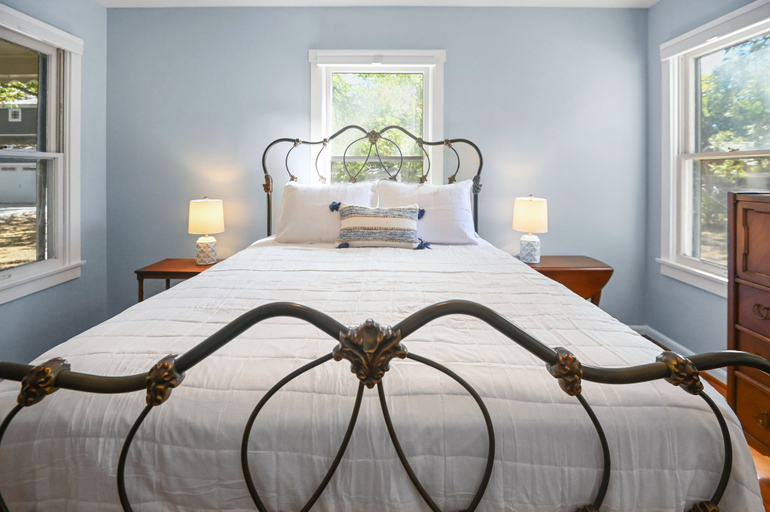 Room 2, Das Mueller Guest Haus 3 Bedroom Home by RedAwning, Gillespie