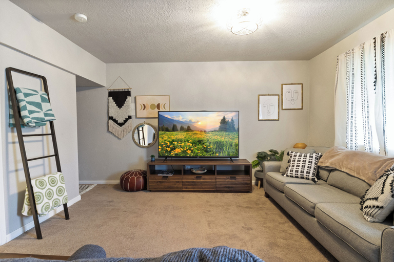 Living area 4, Perfect for Bachelor-bachelorettes & Friend Groups!, Camden