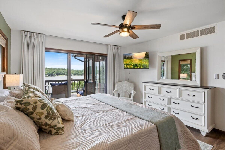 Room 2, 17 Lakefront Acres, Private Dock, Firepit, Pool Table, Kayaks, Fishing, Camden