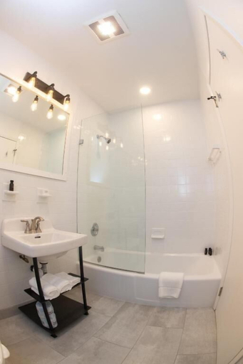 Bathroom 3, The Surfside Hotel, Fairfield