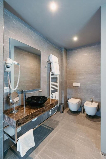 Bathroom 5, Hotel Egnatia, Tiranës