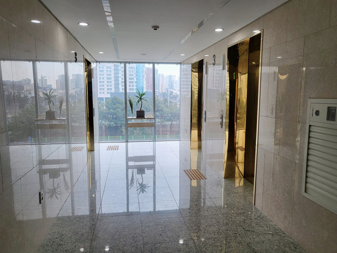 Others 4, Hotel Tour, Jung