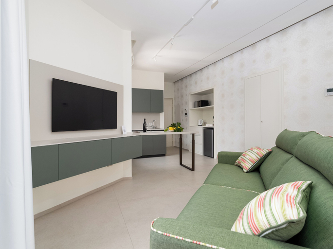 Living area 2, Blue Sky Luxury Palace, Napoli