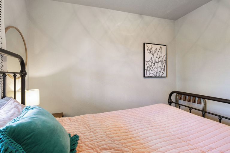 Room 3, Perfect for Bachelor-bachelorettes & Friend Groups!, Camden