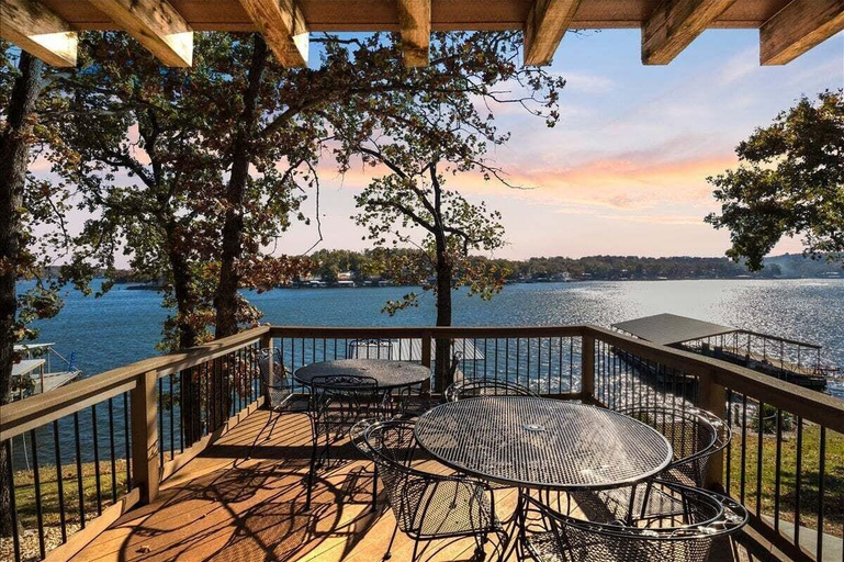 Outdoor dining, 2 Lakefront Homes: Wide Decks, Great View, Morgan