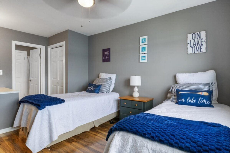 Room 2, Spacious Pet-friendly Lakeview Condo w/ Boat Slip & Pools, Camden
