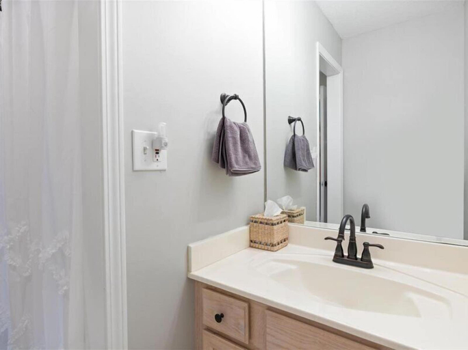 Bathroom 4, New! Lakefront Home -amazing Dock -22mm -sleeps 18, Camden