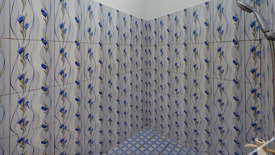 Bathroom 3, Ngadiwinatan Alleyway Guest House Jogja, Yogyakarta