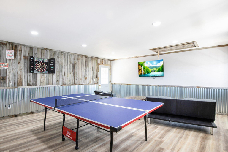 Game room 5, Private Lakefront Pool, Amazing Dock Sleeps 26, Camden
