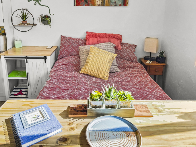 Room 2, Quaint Monument Retreat Studio, Mesa