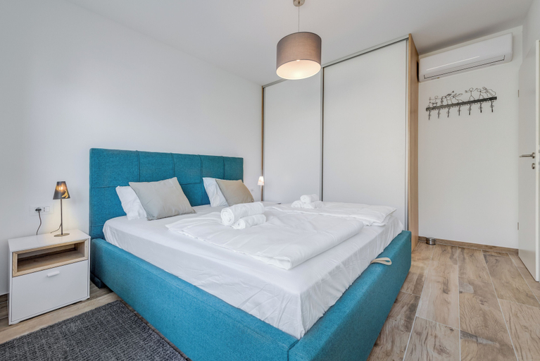 Room 2, Bells & Whistles, Comfortable Condo, Split