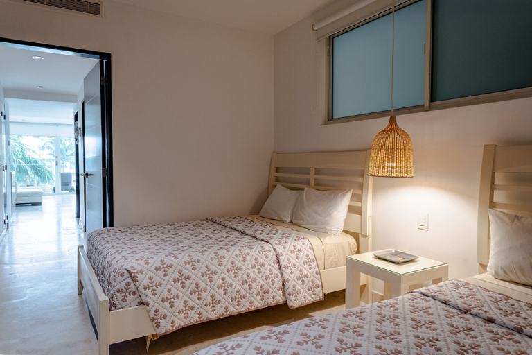 Room 2, Elements 215 2 Bedroom Condo by RedAwning, Cozumel
