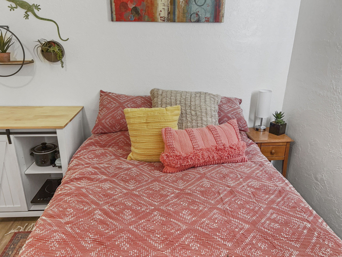 Room 5, Quaint Monument Retreat Studio, Mesa