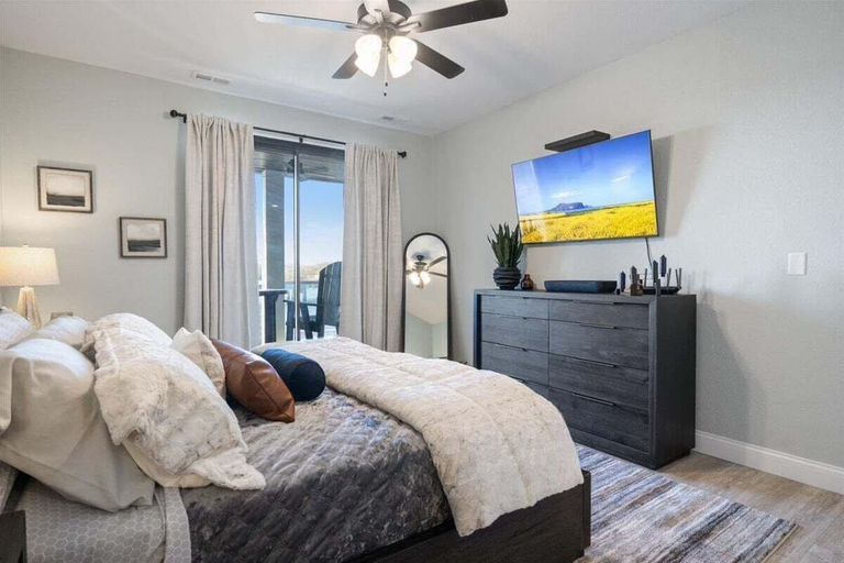 Room 3, Newly Designed Topsider Condo w/ Beautiful Main Channel Views, Camden