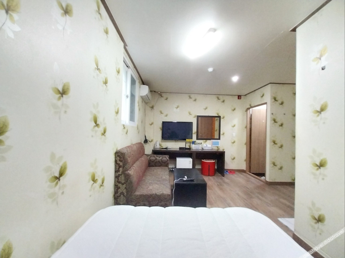 Bedroom 4, Daegu Dongdaegu Station 2X, Buk