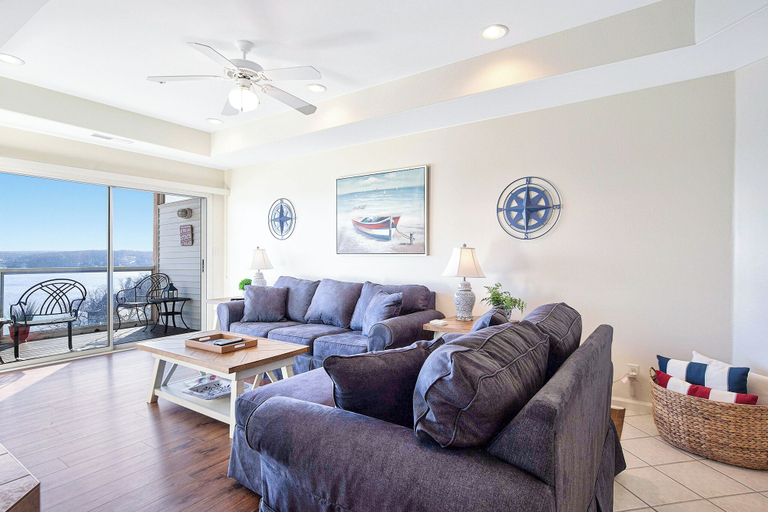 Living area 3, Upscale Condo, Amazing Views, Pools and Pickleball, Camden