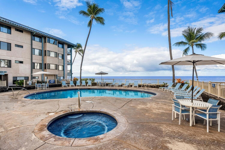 Pool 3, Breathtaking Ocean Front AC Next to Beach & Town - Vrkcv, Hawaii